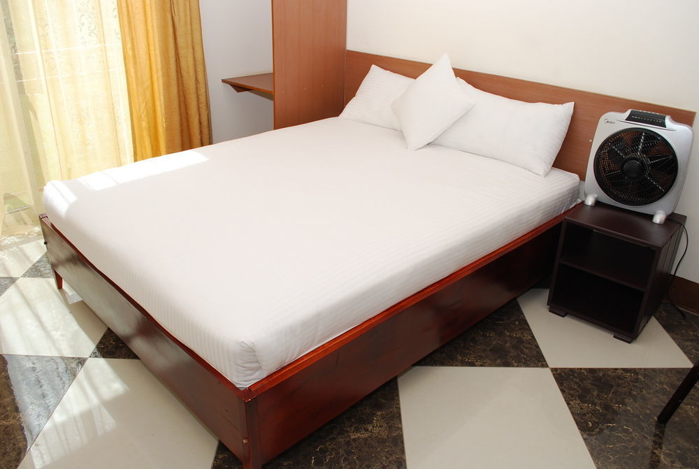 Grand Global Hotel Кампала Екстериор снимка