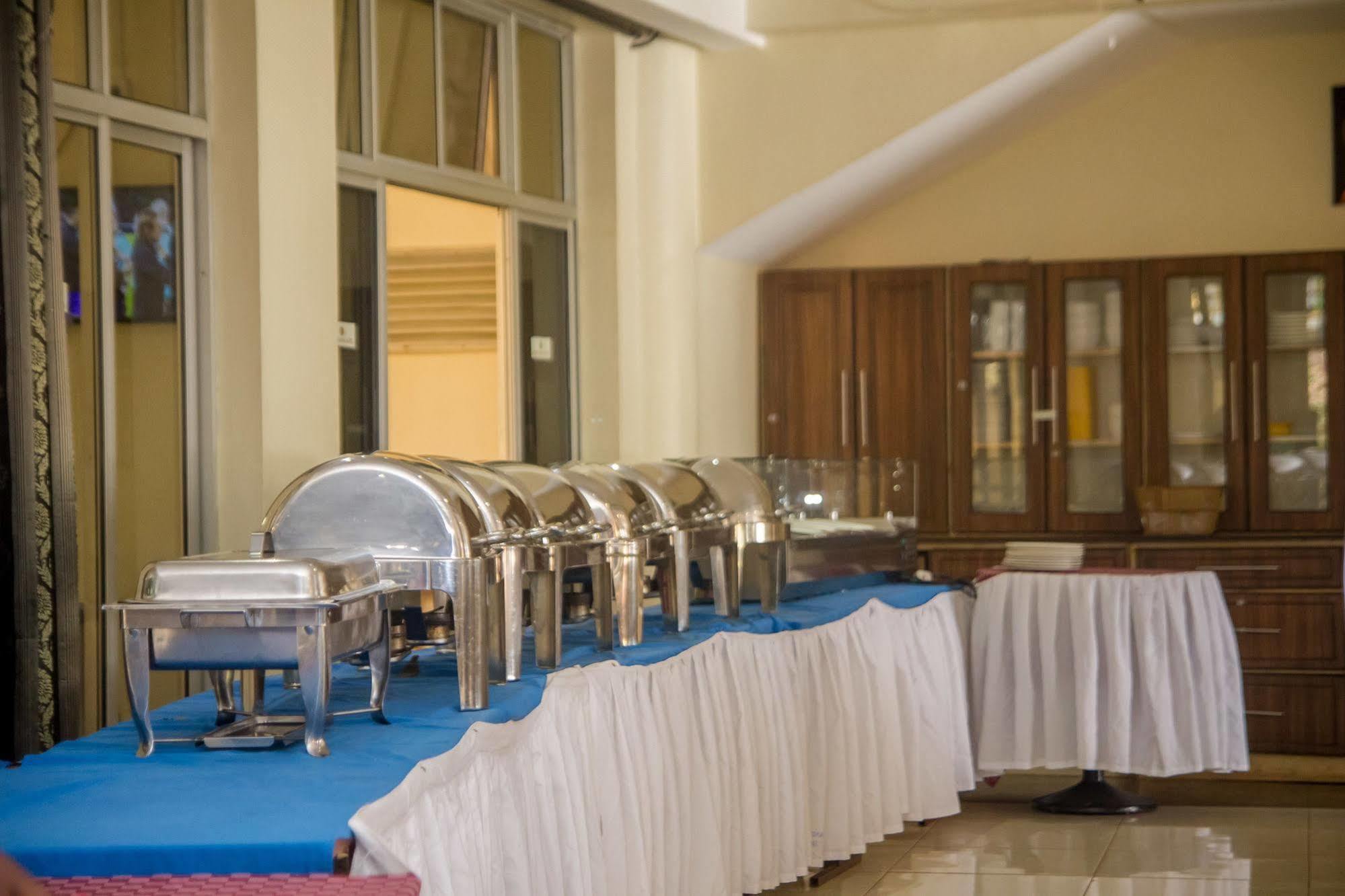 Grand Global Hotel Кампала Екстериор снимка