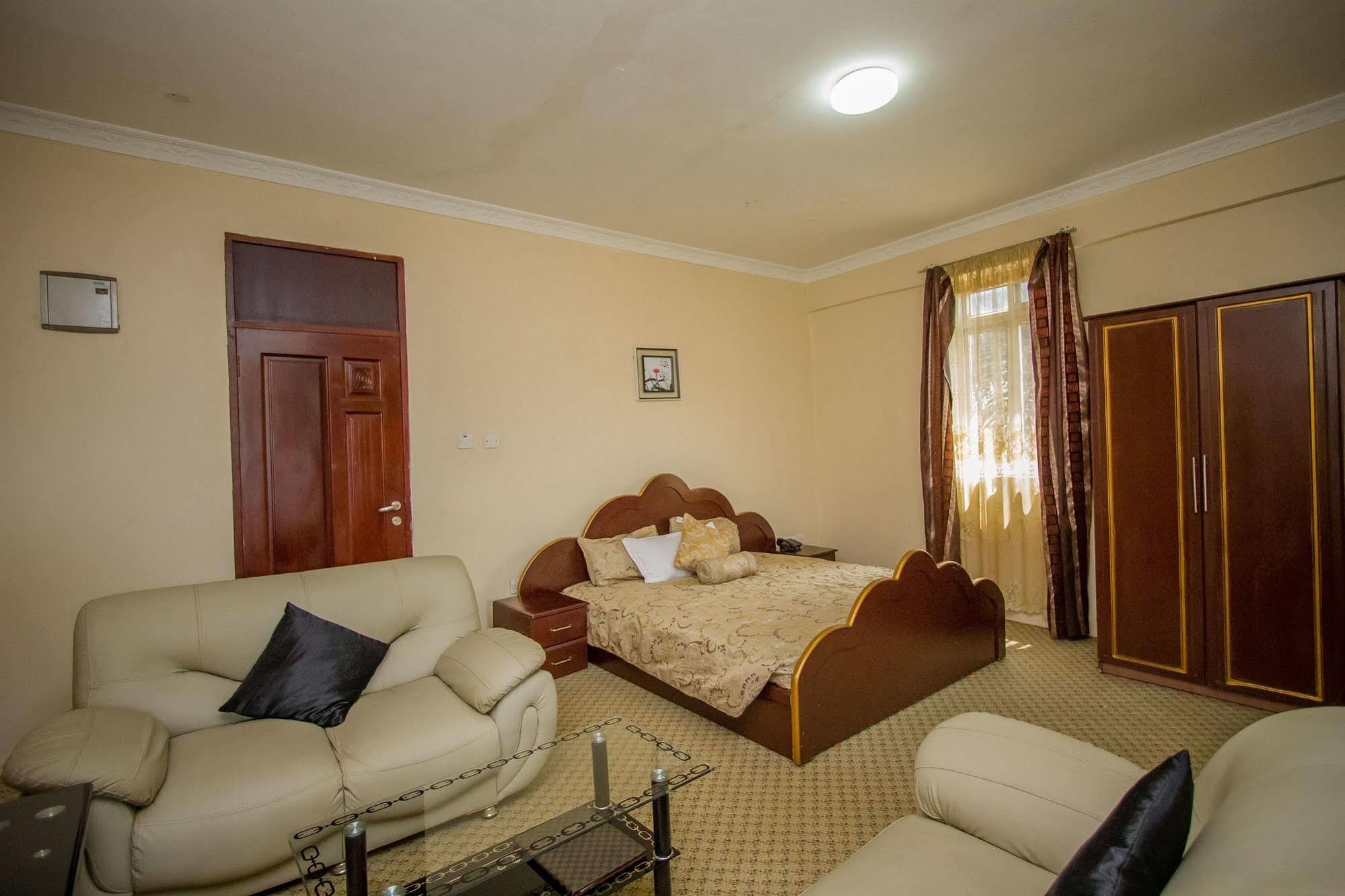 Grand Global Hotel Кампала Екстериор снимка