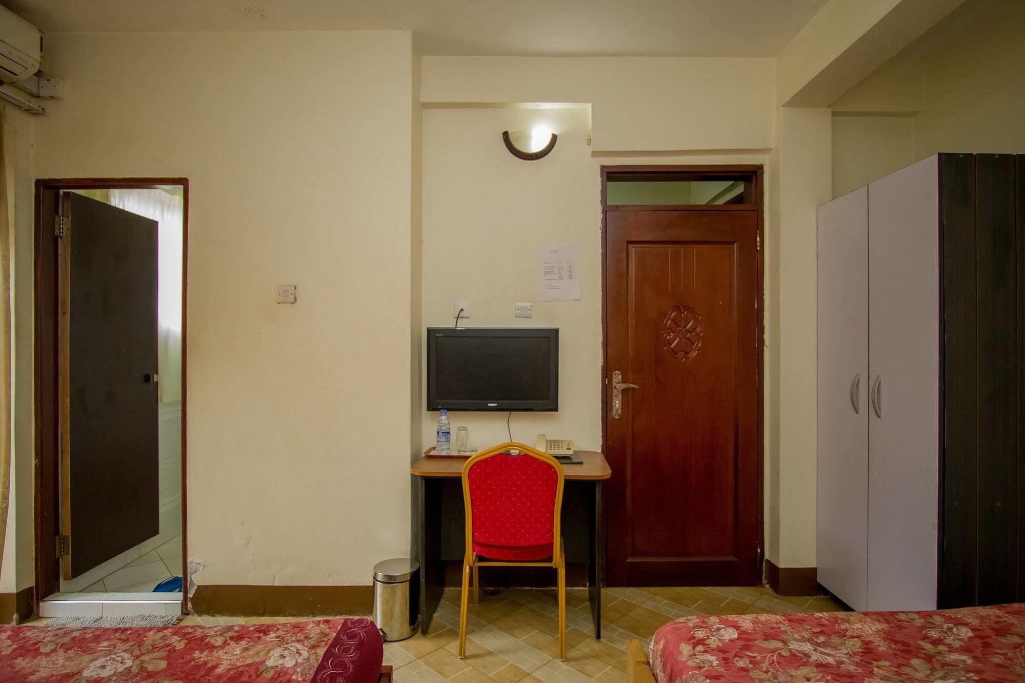 Grand Global Hotel Кампала Екстериор снимка