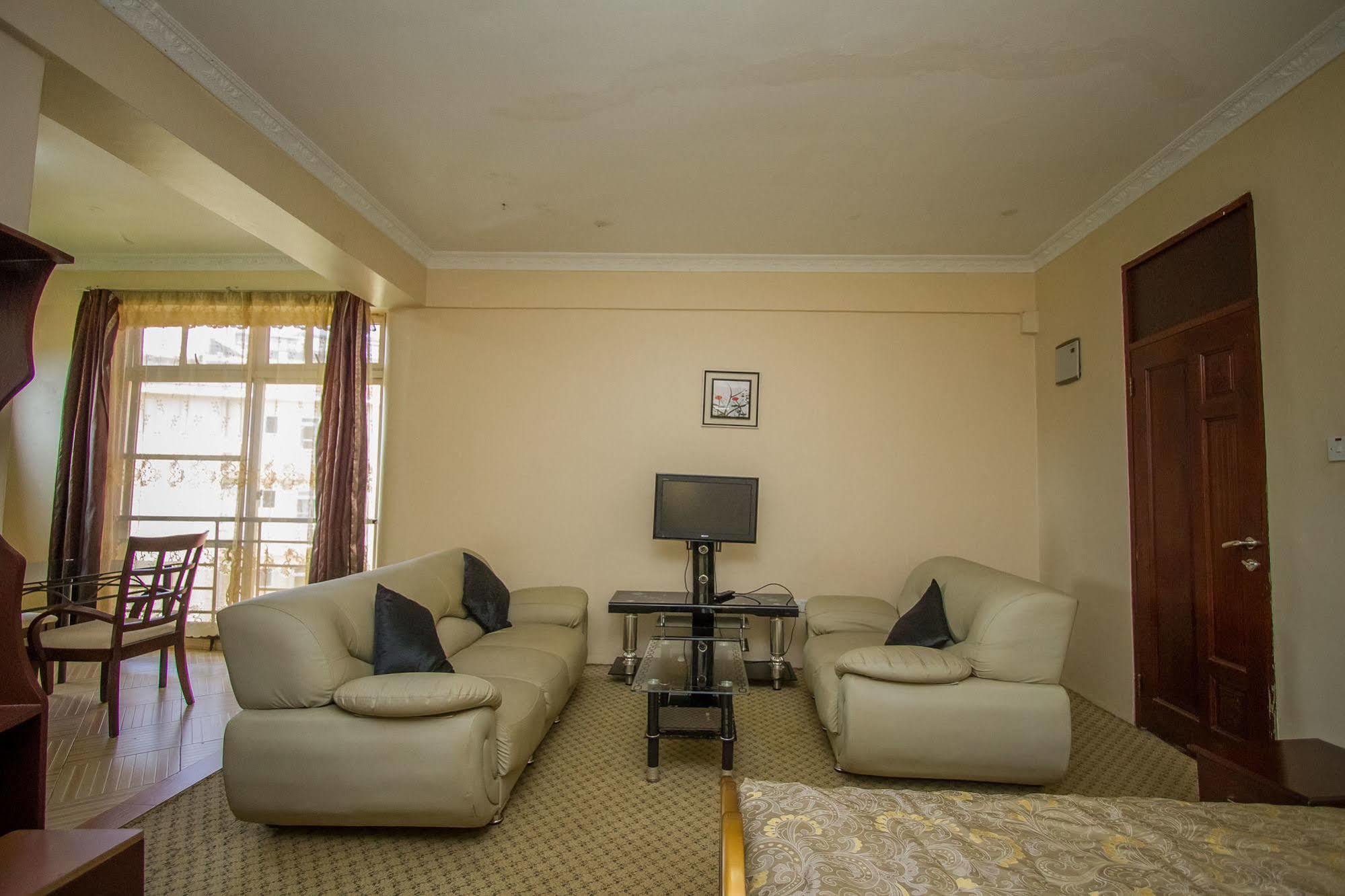 Grand Global Hotel Кампала Екстериор снимка