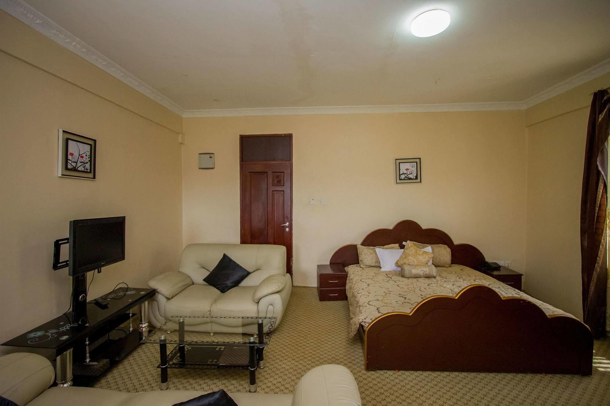 Grand Global Hotel Кампала Екстериор снимка