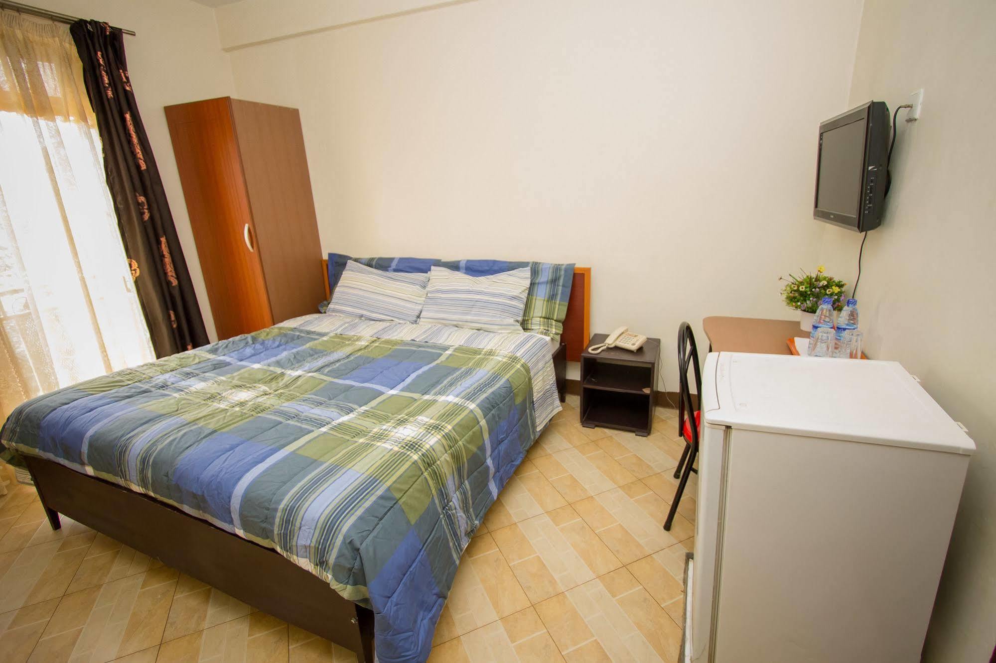 Grand Global Hotel Кампала Екстериор снимка