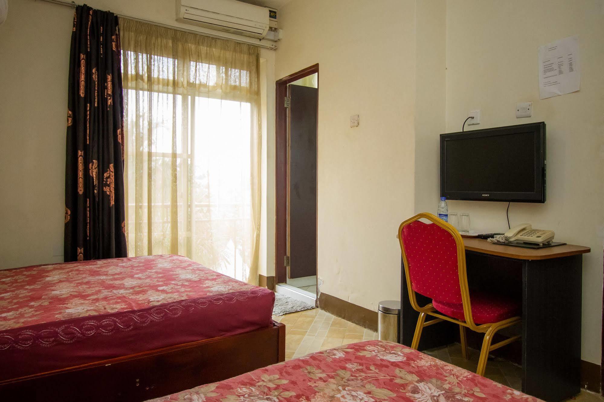 Grand Global Hotel Кампала Екстериор снимка