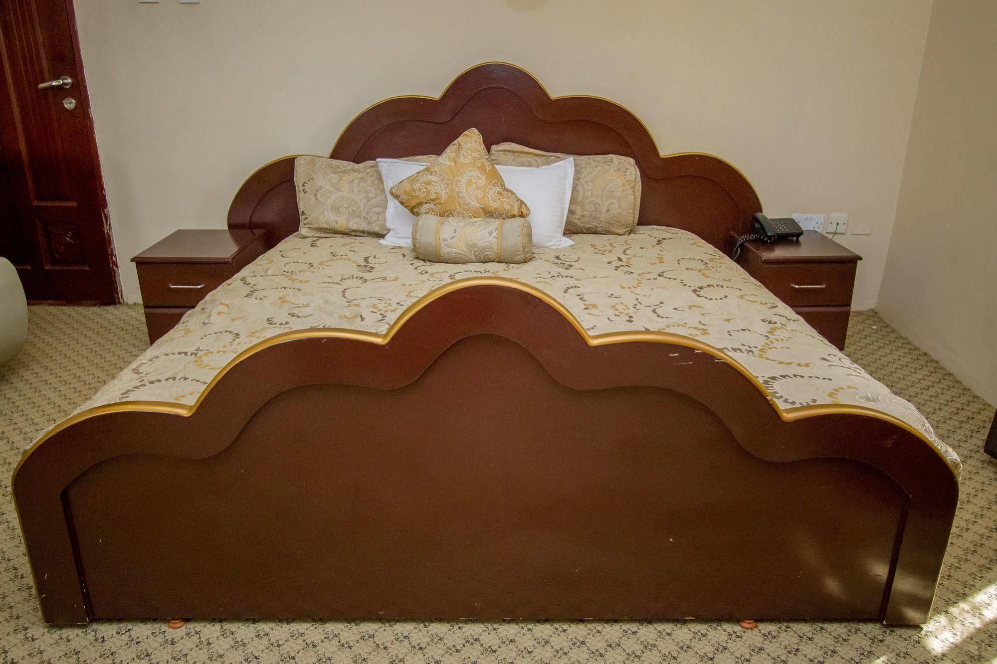 Grand Global Hotel Кампала Екстериор снимка
